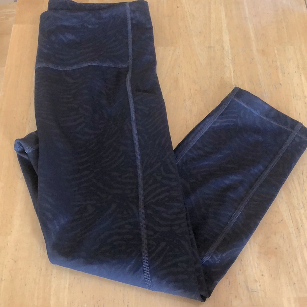 Athleta Ultimate Stash Pocket Embossed Capri